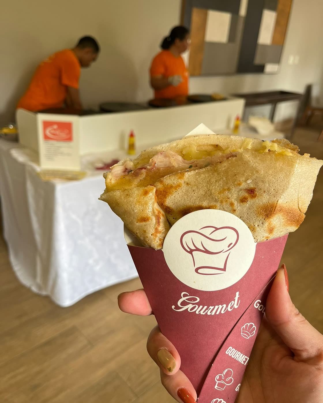 Crepe salgado servido no cone