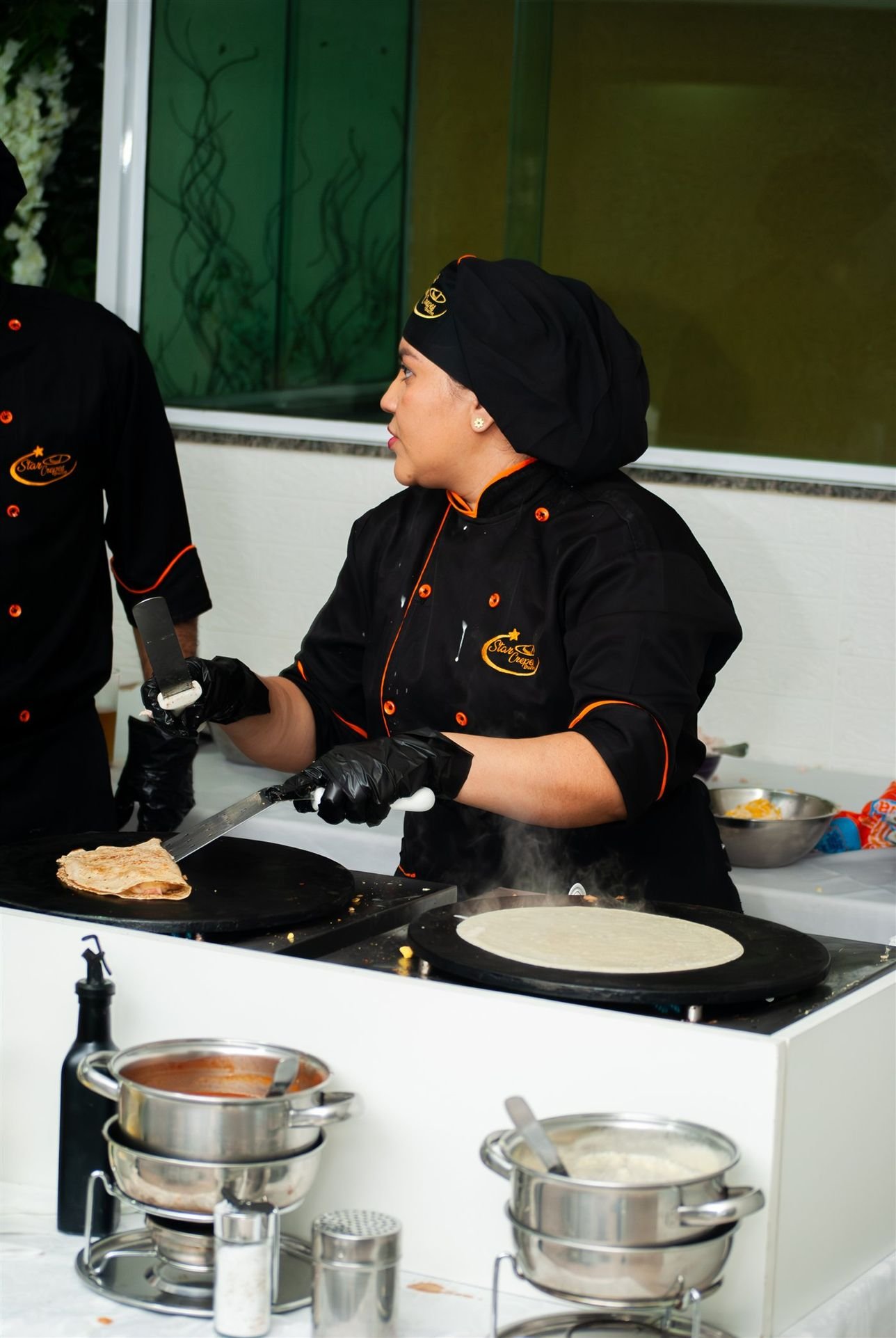 Equipe Star Crepes organizando os ingredientes